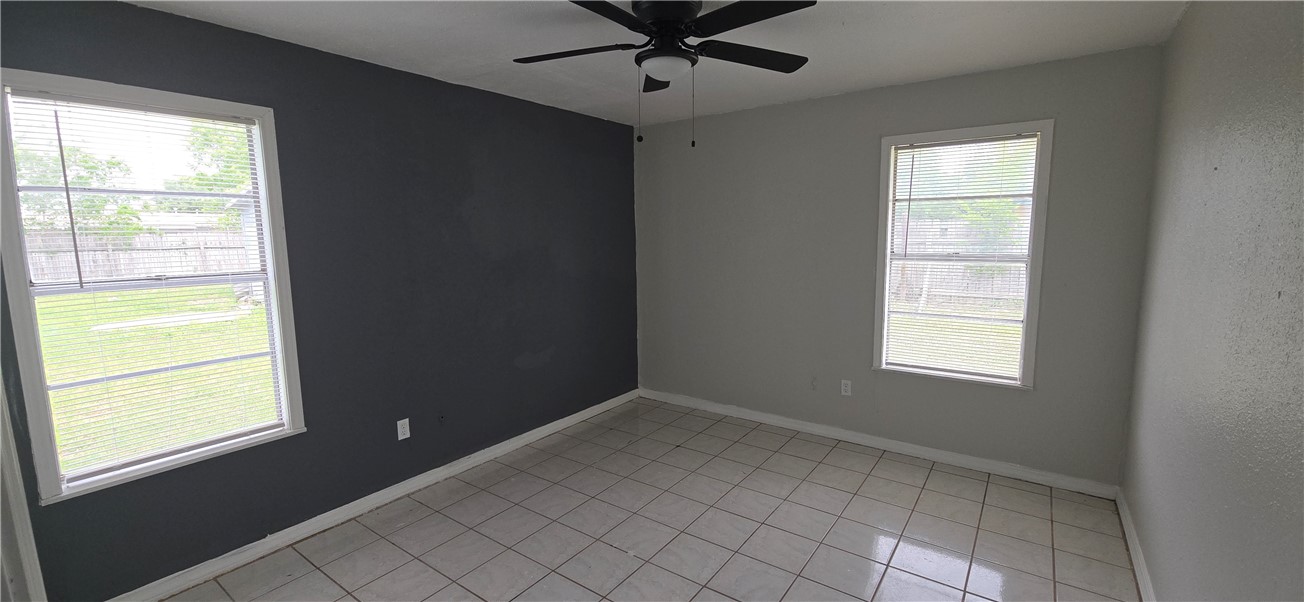 1013 Evergreen St Property Photo 2