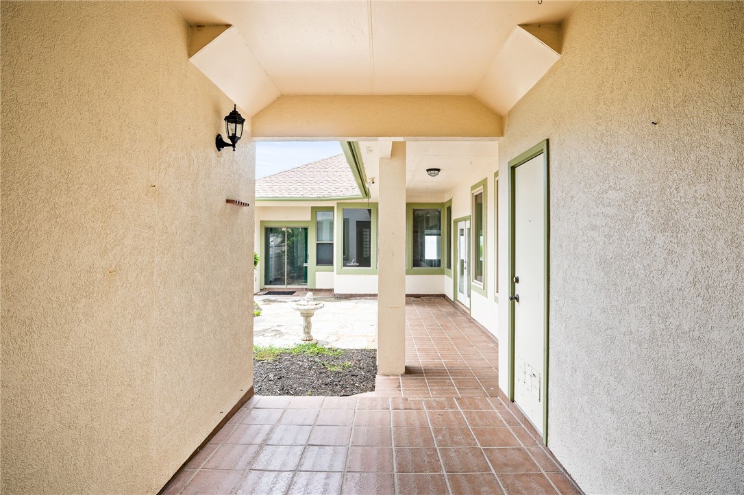 1331 Bayview Dr Property Photo 3