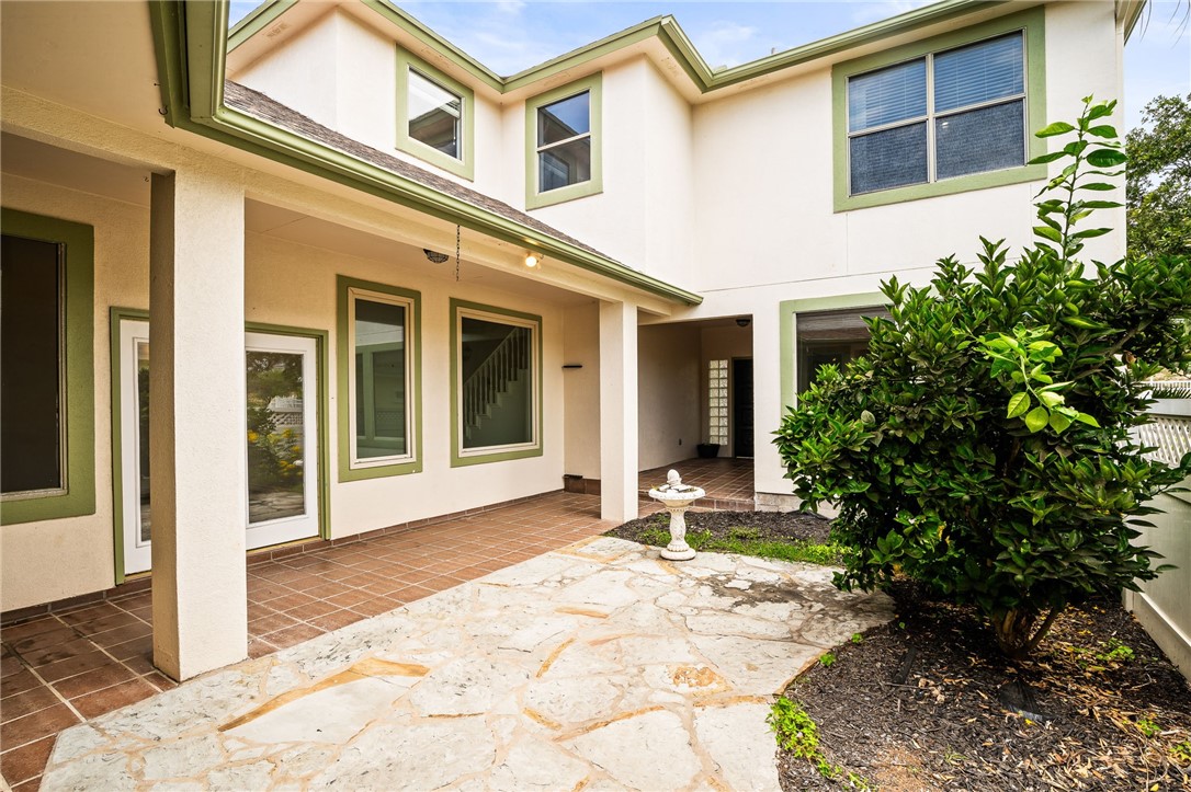 1331 Bayview Dr Property Photo 4