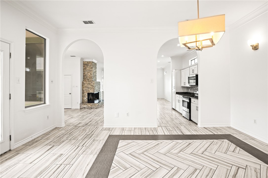 1331 Bayview Dr Property Photo 5