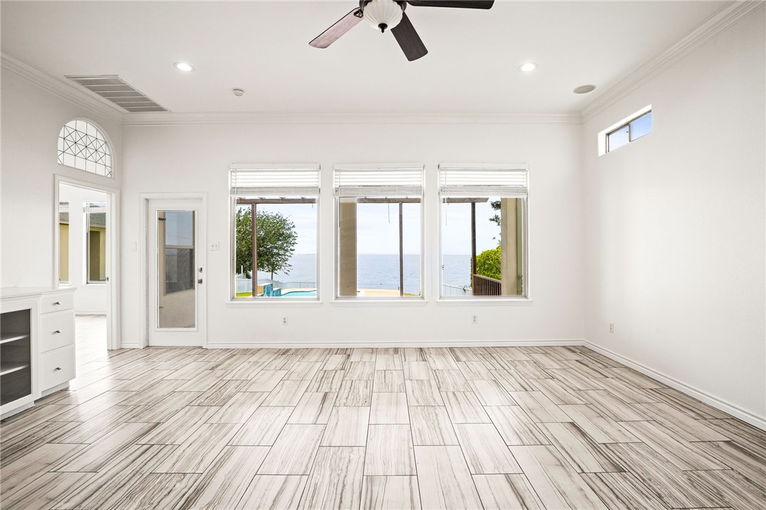 1331 Bayview Dr Property Photo 12