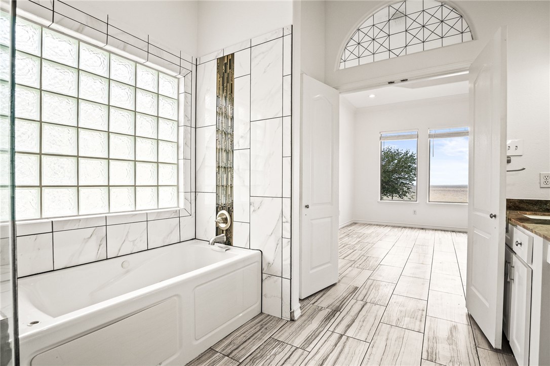 1331 Bayview Dr Property Photo 23