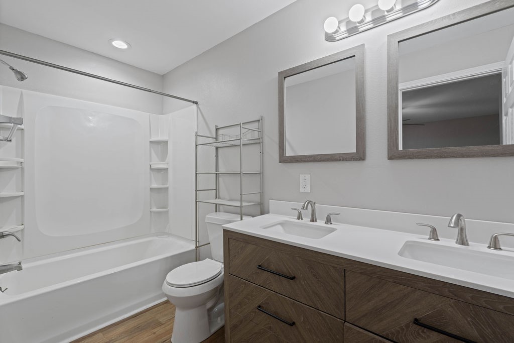 800 Avenue B Property Photo 10