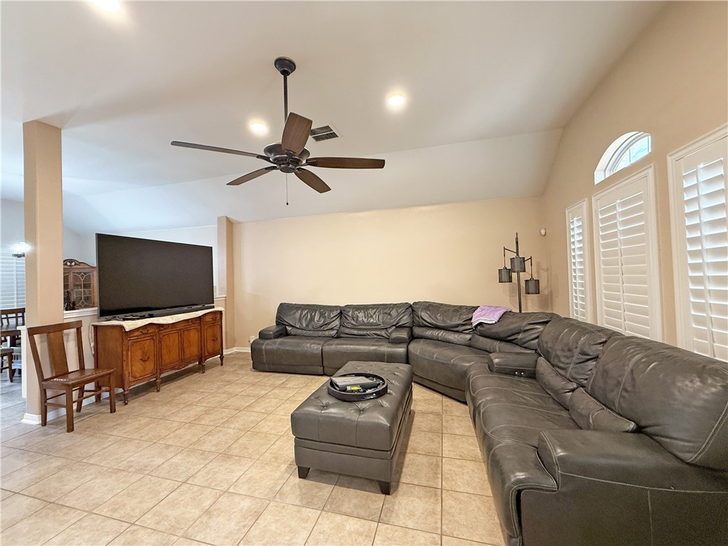 177 Whistlers Cove Property Photo 3