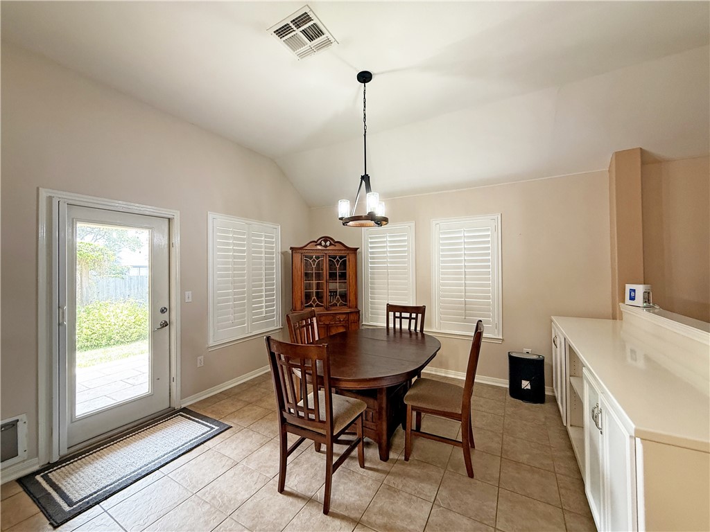 177 Whistlers Cove Property Photo 8