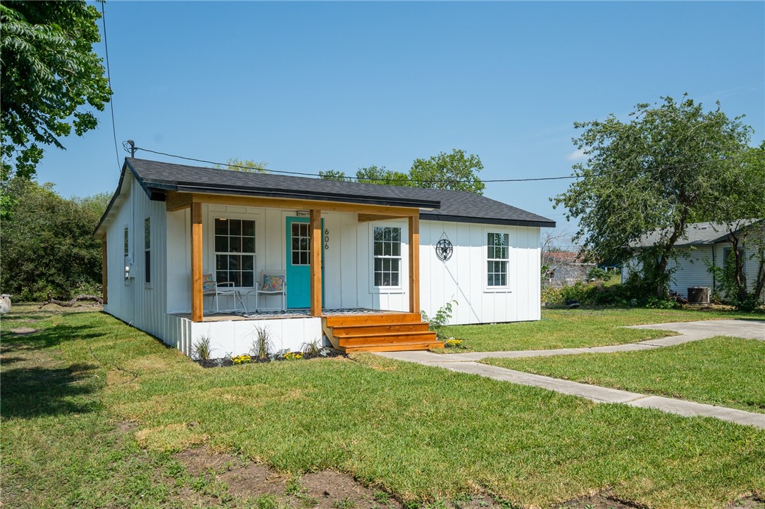 606 Avenue F Property Photo 2