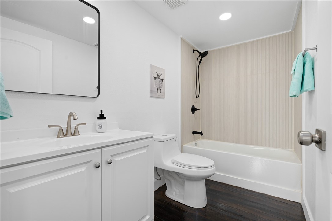 606 Avenue F Property Photo 25