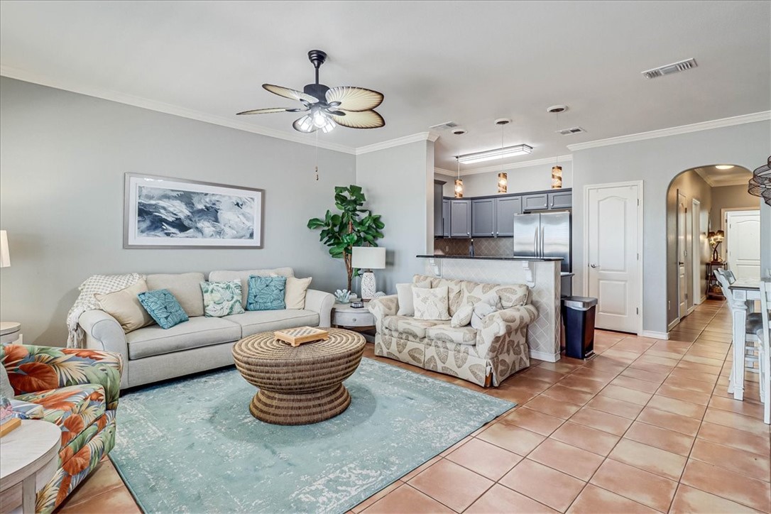 14901 Windward Dr 204 Property Photo 6