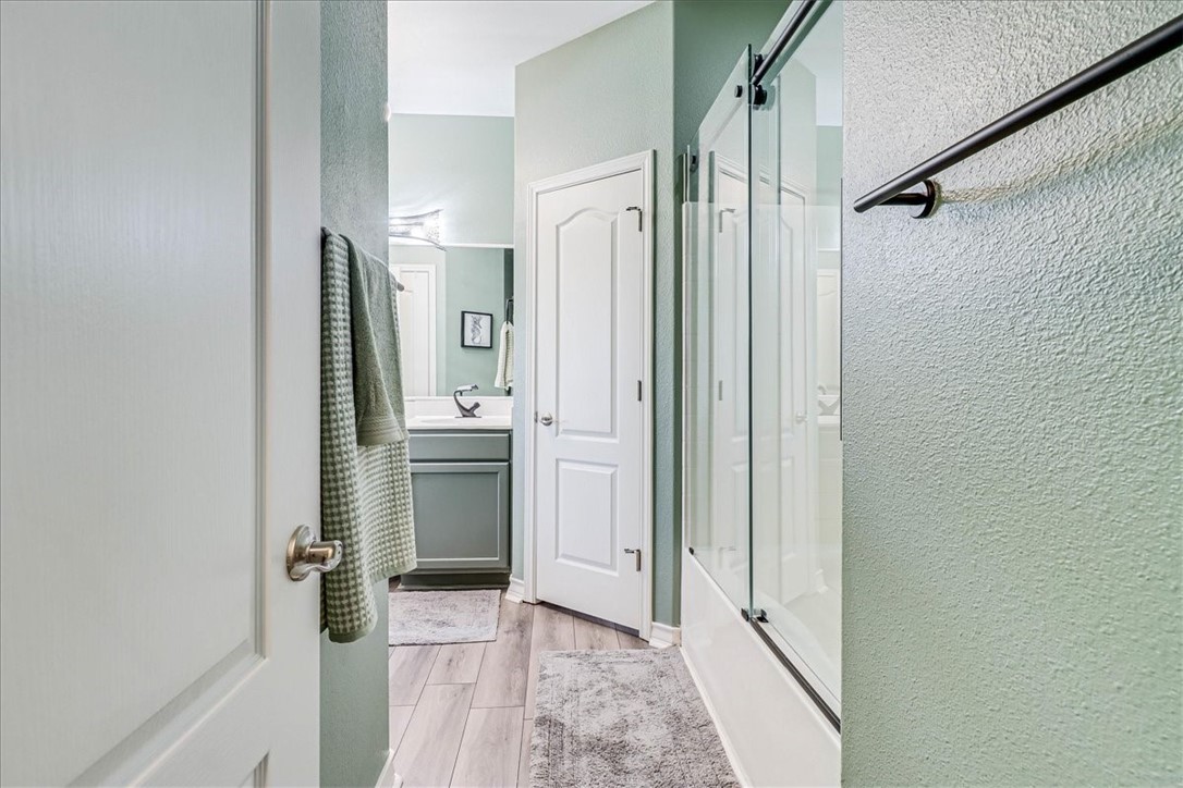 14901 Windward Dr 204 Property Photo 22