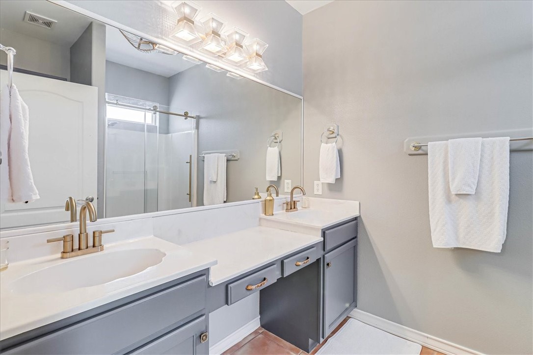 14901 Windward Dr 204 Property Photo 27