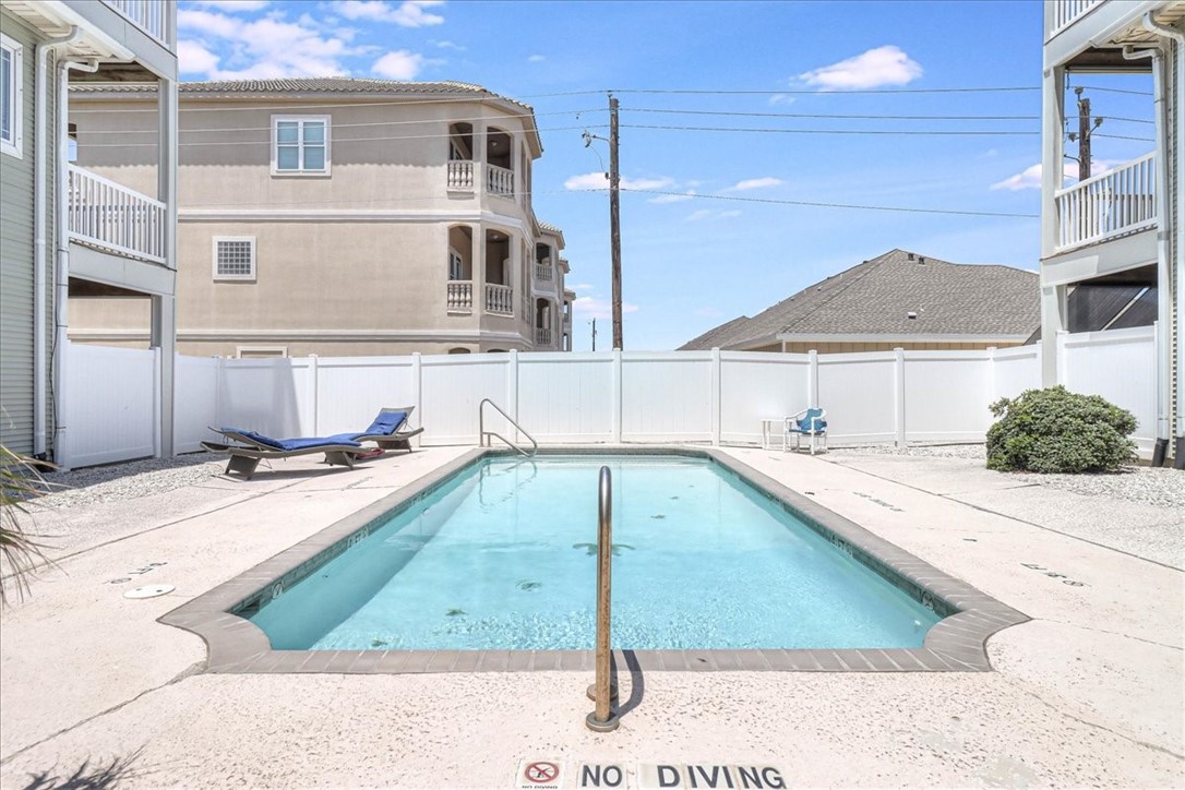 14901 Windward Dr 204 Property Photo 37