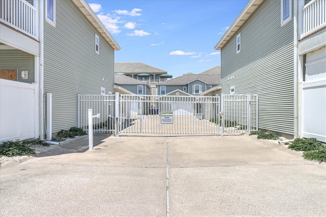 14901 Windward Dr 204 Property Photo 40