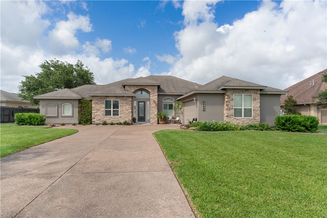 5806 Lago Vista Dr Property Photo 1
