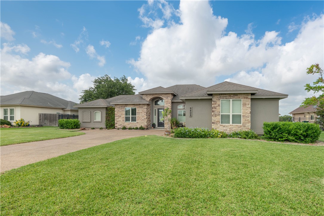 5806 Lago Vista Dr Property Photo 2