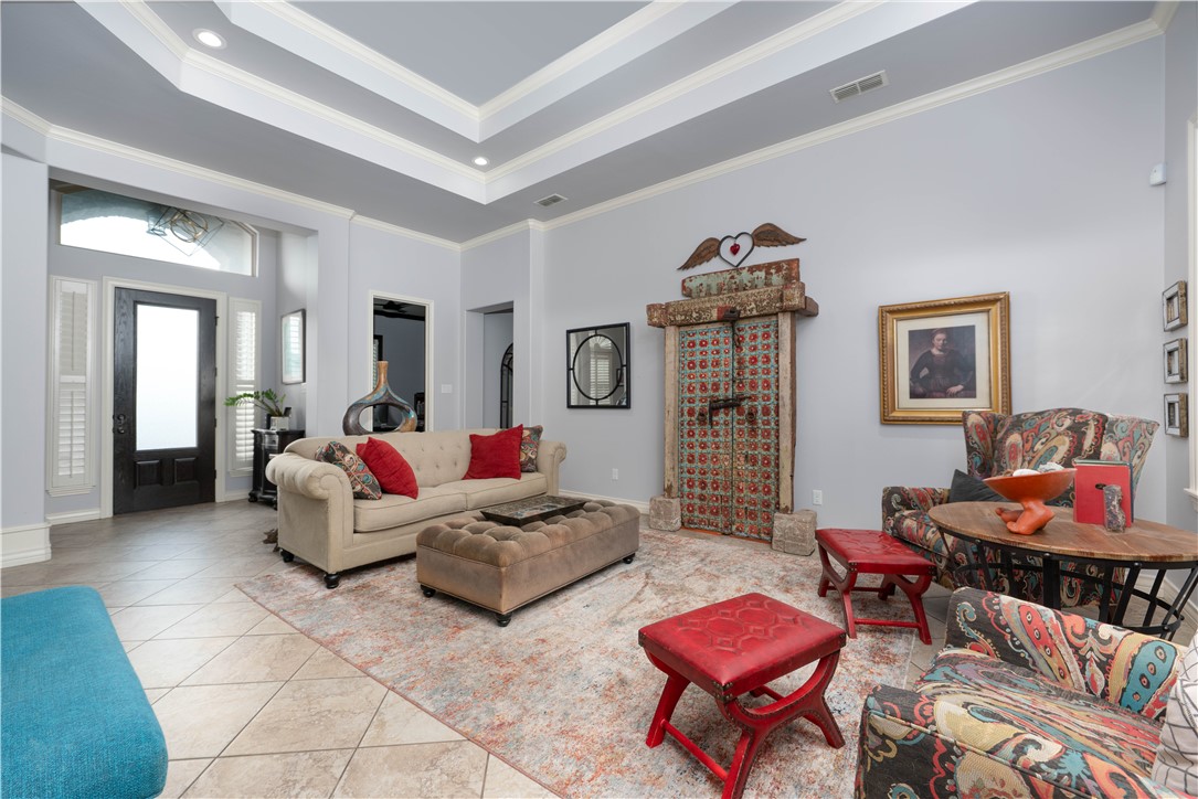 5806 Lago Vista Dr Property Photo 5