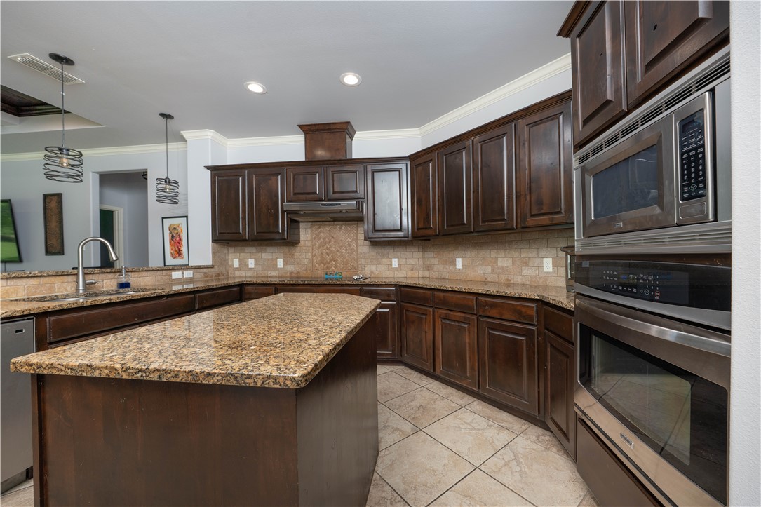 5806 Lago Vista Dr Property Photo 11