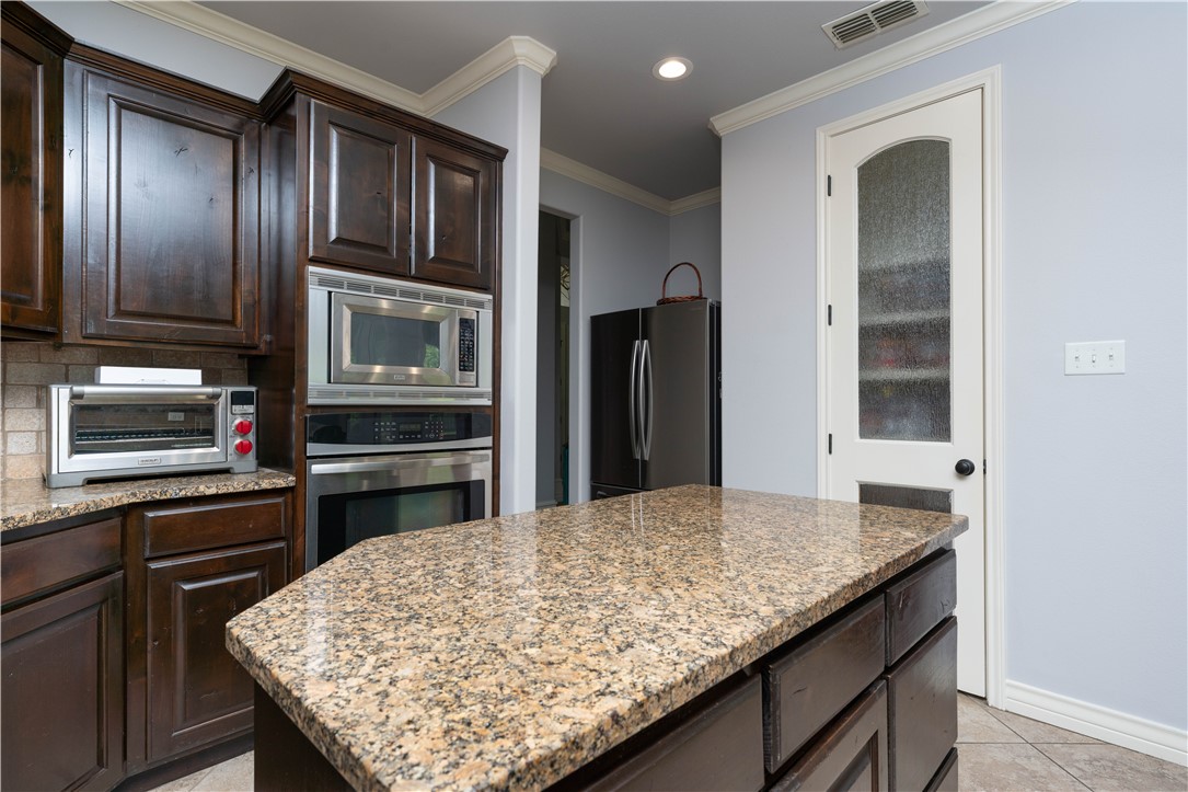 5806 Lago Vista Dr Property Photo 12