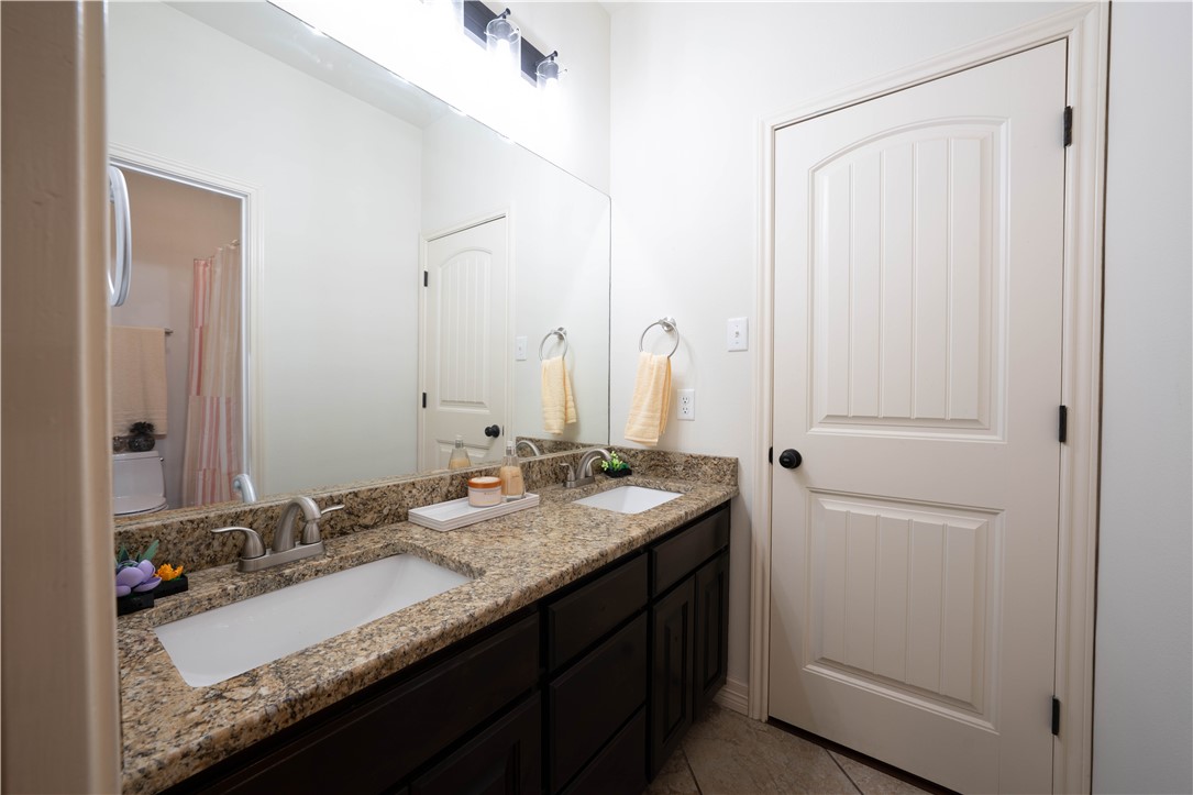 5806 Lago Vista Dr Property Photo 17