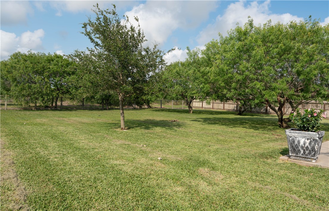 5806 Lago Vista Dr Property Photo 31