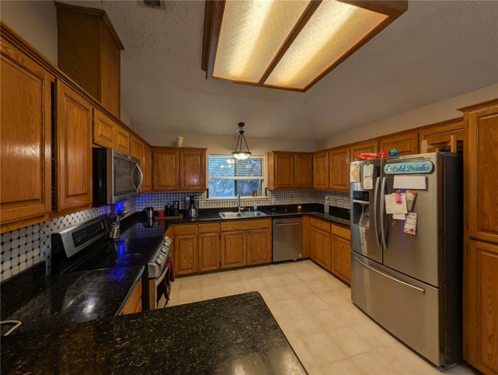 14929 Red River Dr Property Photo 6