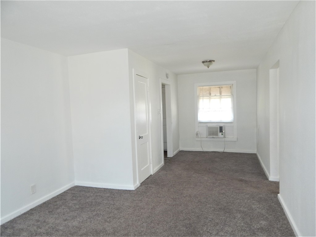 638 Glazebrook St 2 Property Photo 3