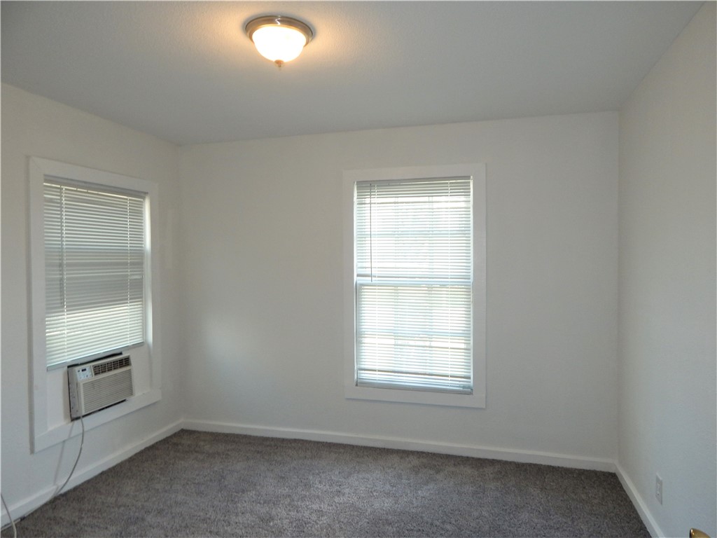 638 Glazebrook St 2 Property Photo 6