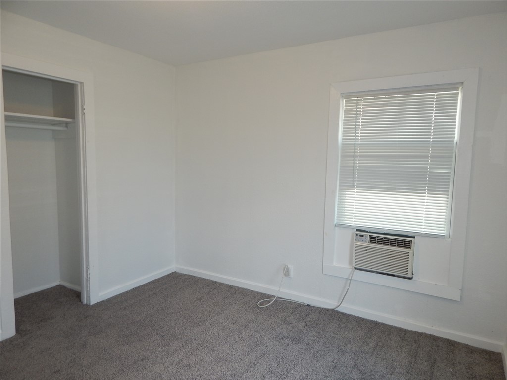 638 Glazebrook St 2 Property Photo 7