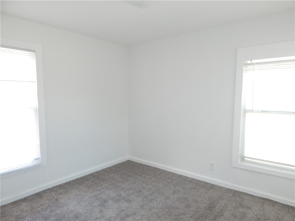 638 Glazebrook St 2 Property Photo 9