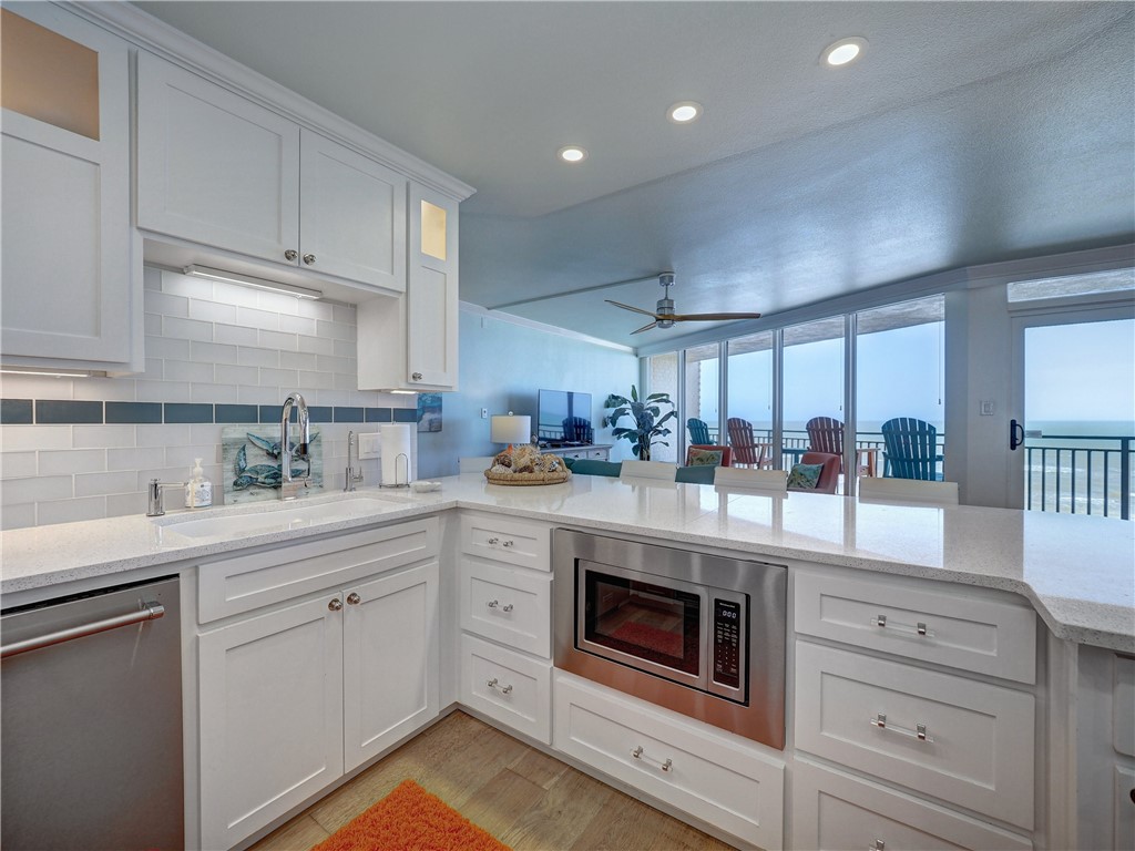 6649 Seacomber Dr 1007 Property Photo 5