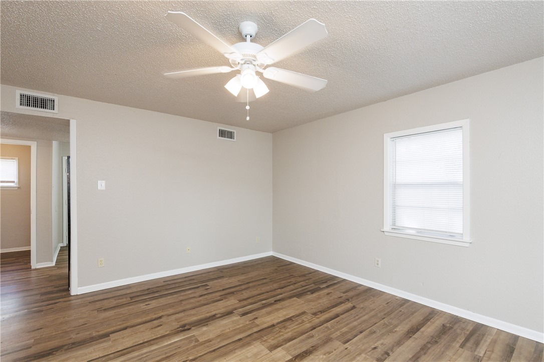 4109 Elvira Dr C Property Photo 2