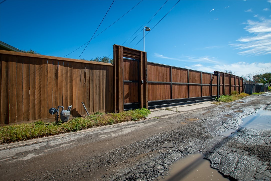 3429 Floyd St Property Photo 8