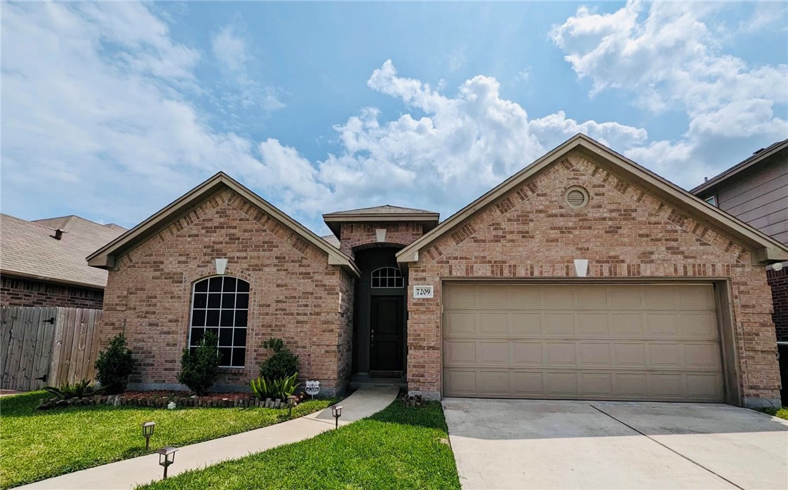 7209 Lands End Dr Property Photo 1