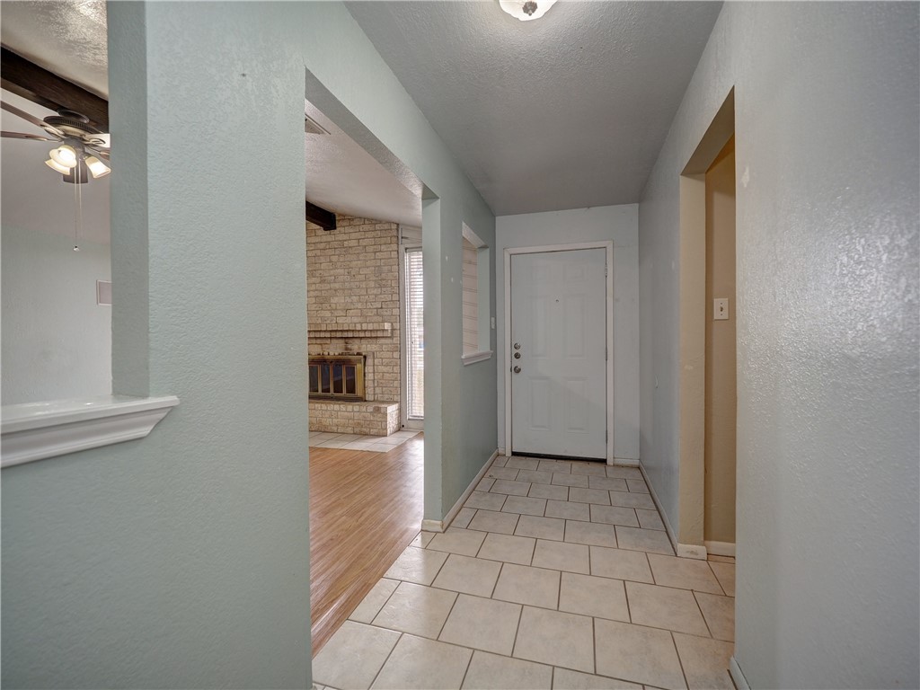 2100 Memorial Pkwy Property Photo 5