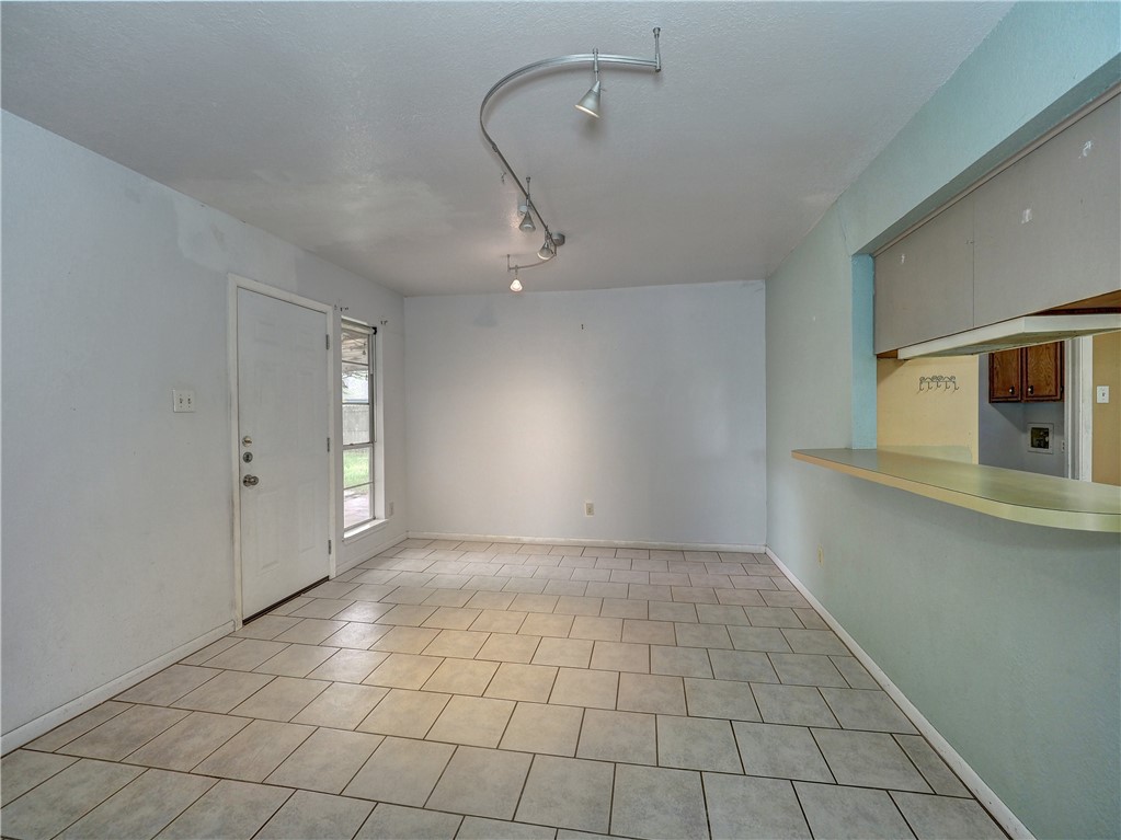 2100 Memorial Pkwy Property Photo 6