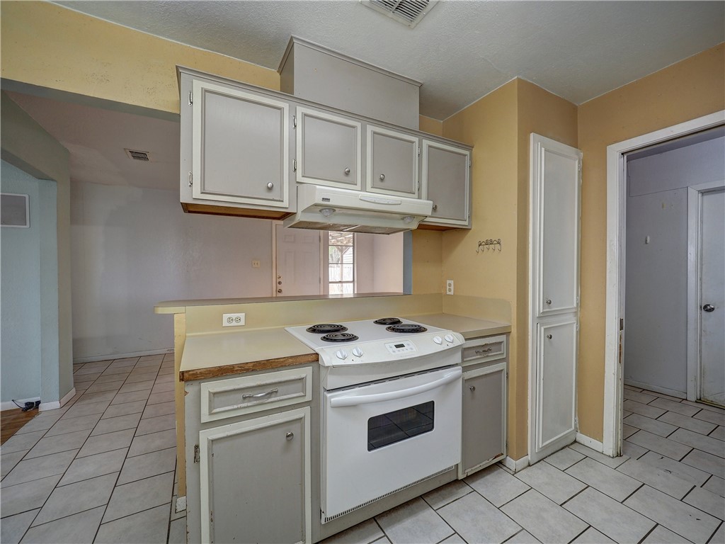 2100 Memorial Pkwy Property Photo 11