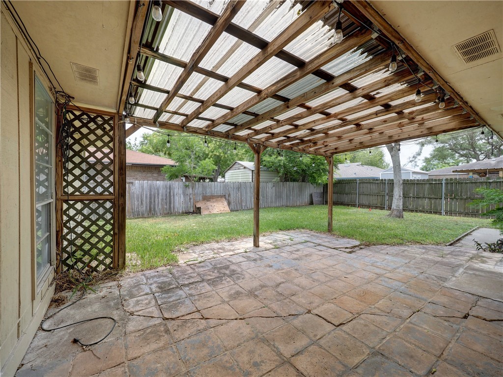 2100 Memorial Pkwy Property Photo 27
