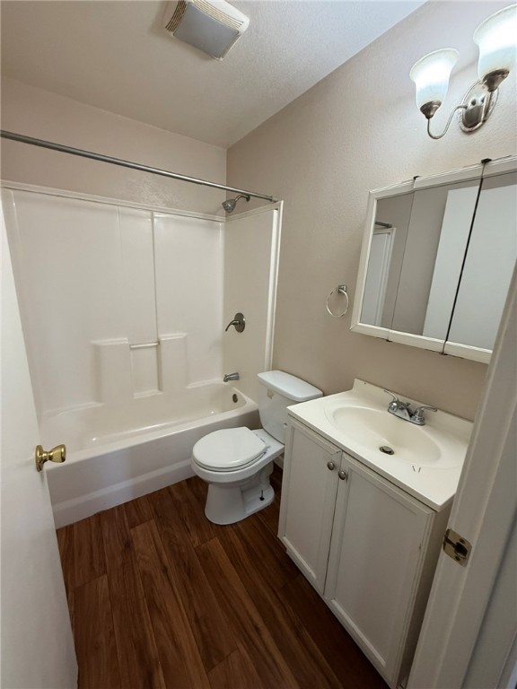308 E 2nd St Property Photo 8