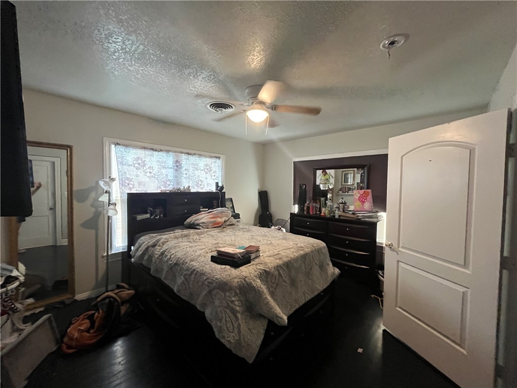 1253 Logan Ave Property Photo 3