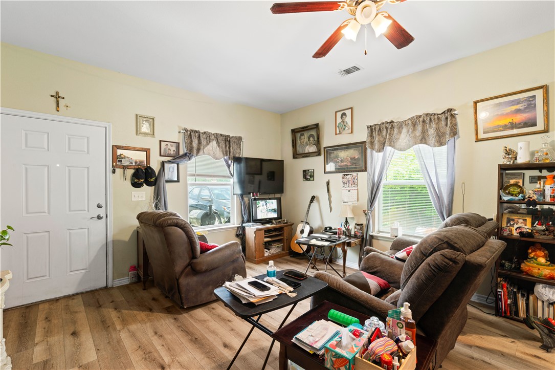 105 E Elm St Property Photo 3