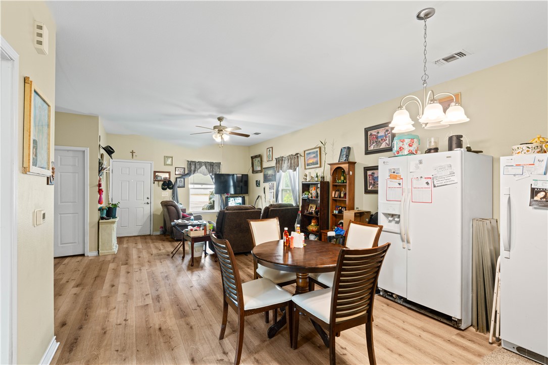 105 E Elm St Property Photo 5