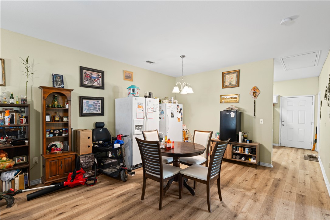 105 E Elm St Property Photo 6