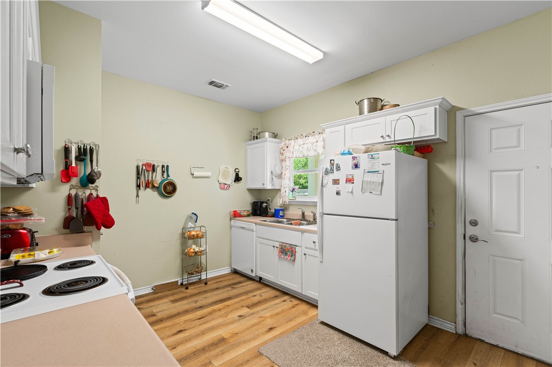 105 E Elm St Property Photo 7