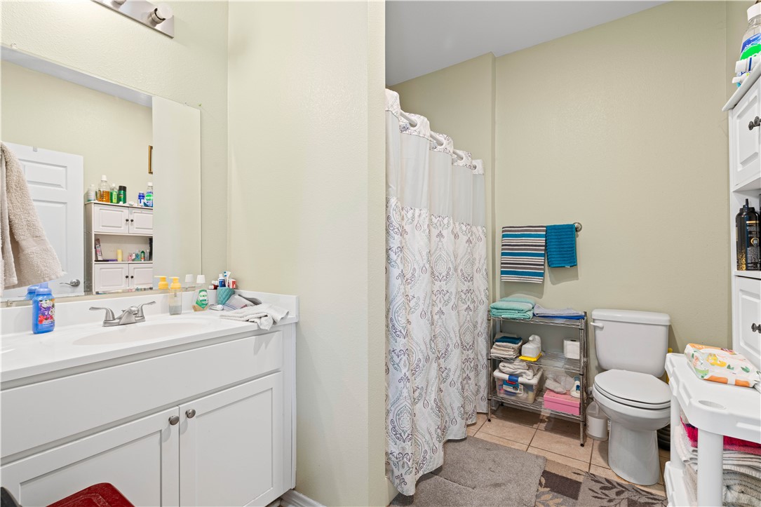 105 E Elm St Property Photo 11