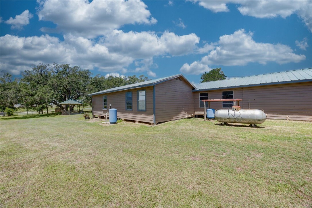 9047 County Road 461 Property Photo 9