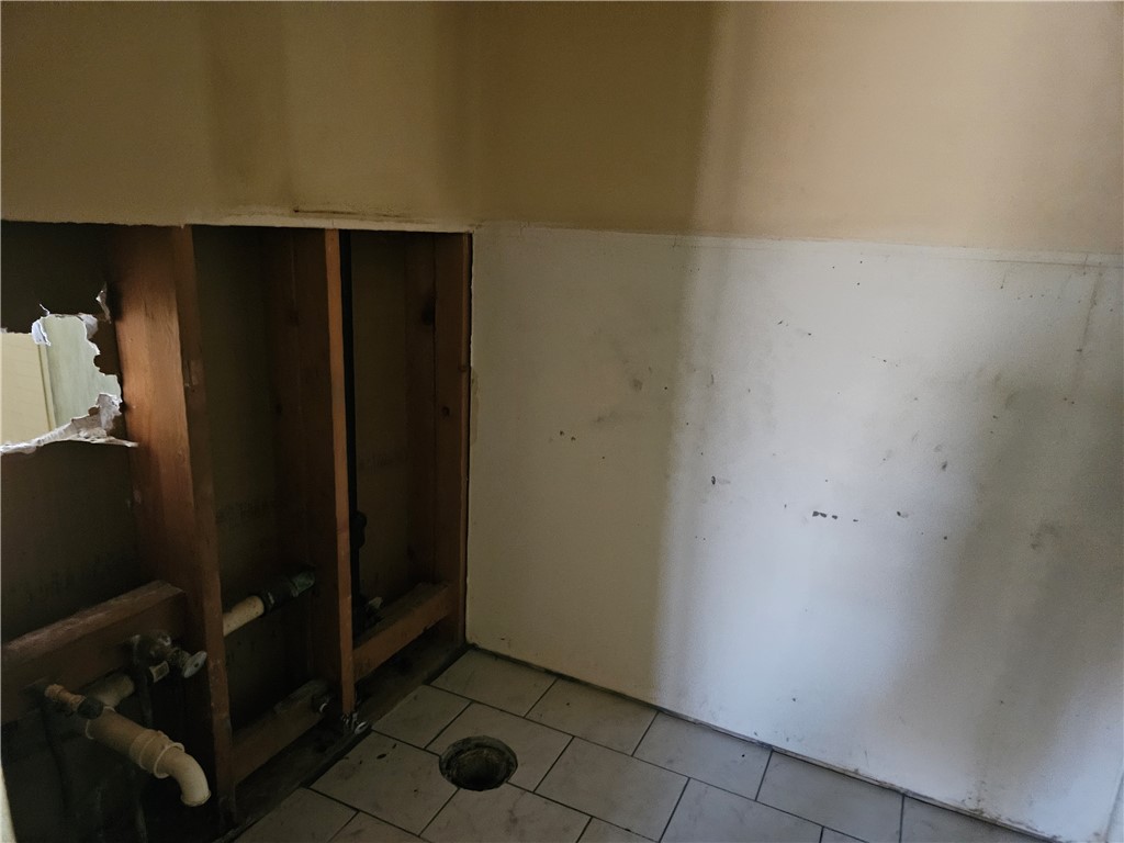 909 Johnson St Property Photo 9
