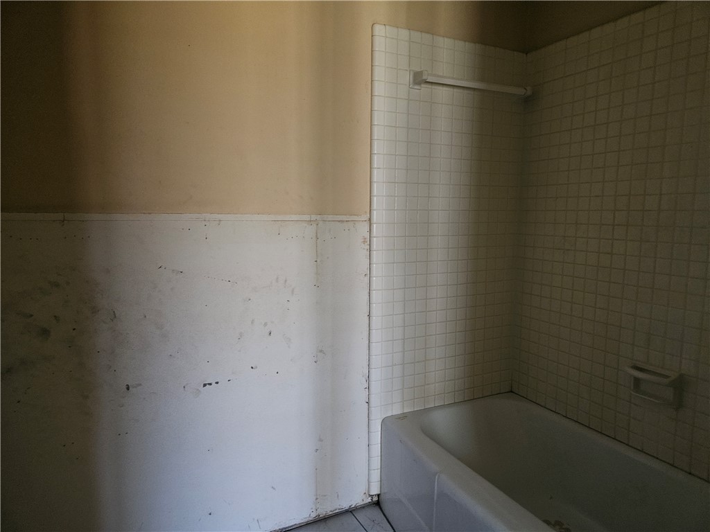 909 Johnson St Property Photo 10