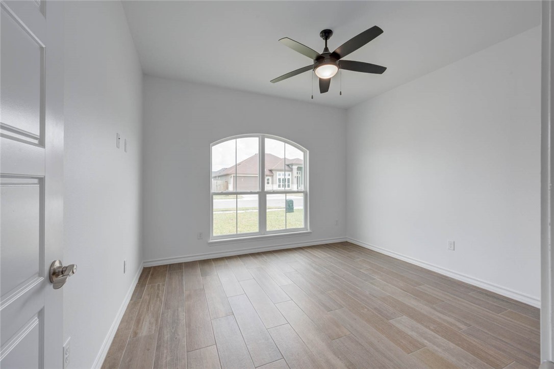 106 Sapphire St Property Photo 6