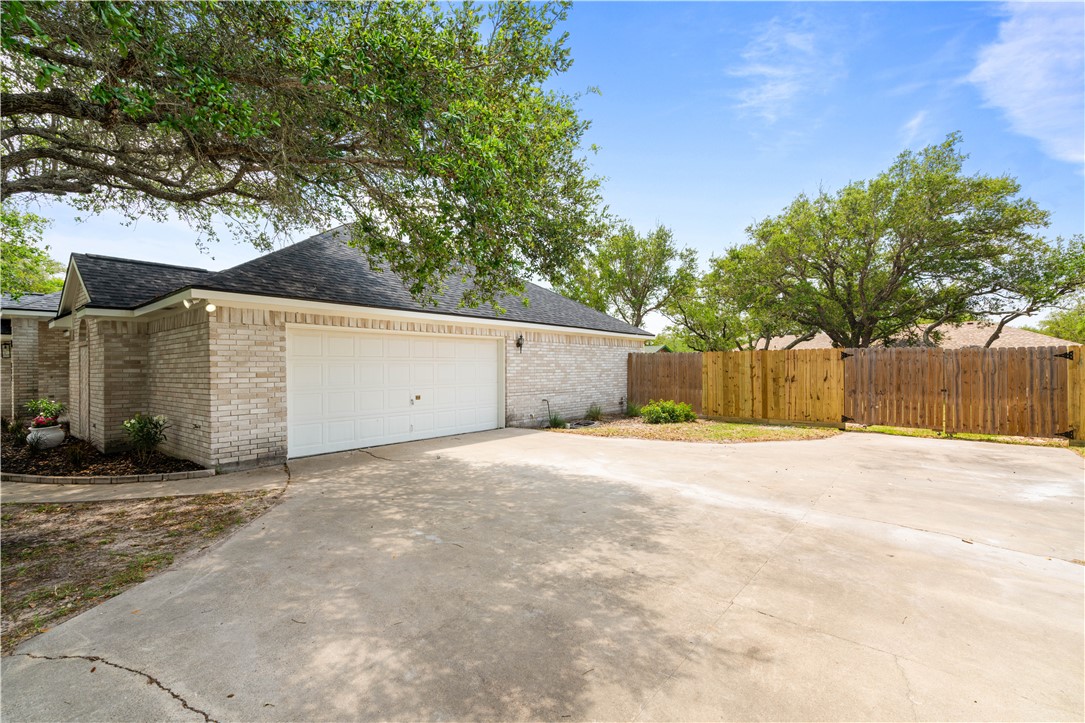 112 S Sierra Woods Property Photo 4