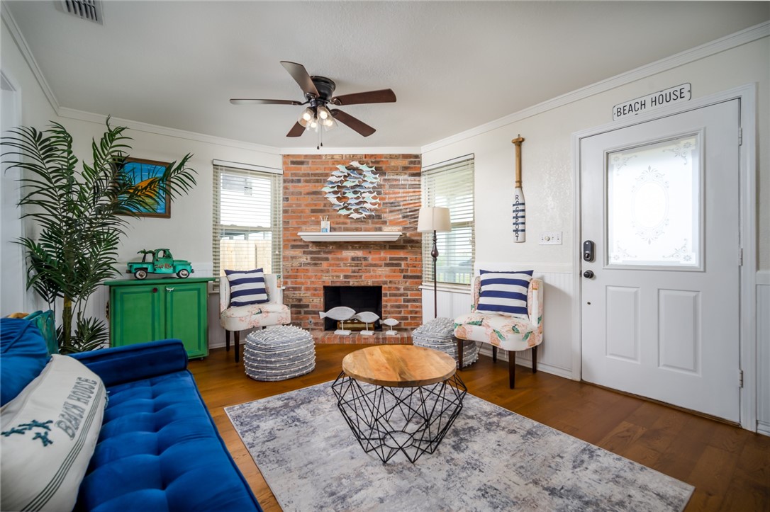 1703 Bayshores Property Photo 3