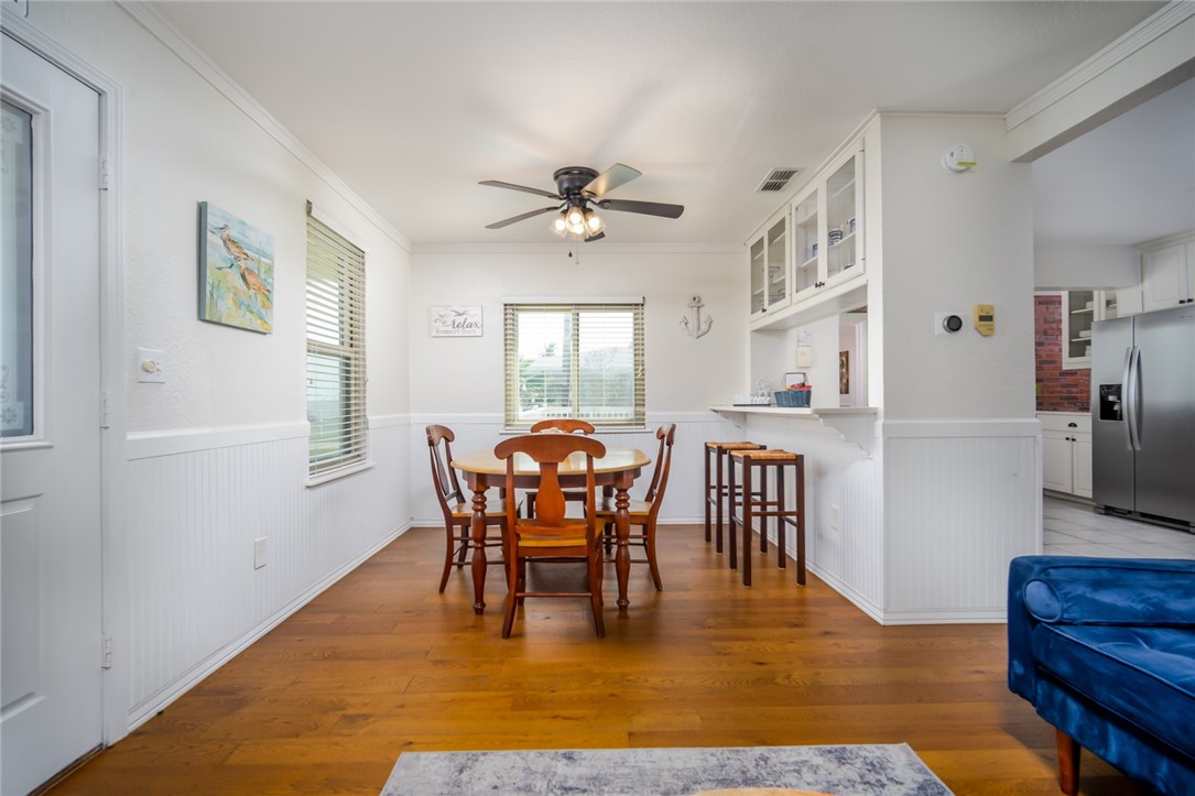 1703 Bayshores Property Photo 4